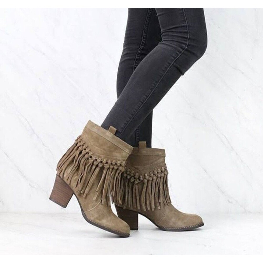 Sbicca Vintage Women's Booties Size 7.5 Brown Suede Fringe Tassel 2.5” Heel